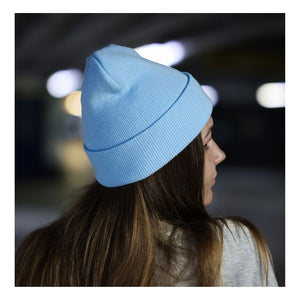 Damen schlichte Beanie Mütze für Winter in Farbe Hellblau.