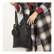 Load the image into the gallery viewer, Women's shopper shoulder bag in black faux leather