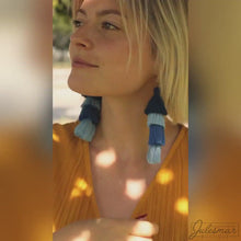 Loading and playing videos in the gallery viewer, tassel earring "Statement"
