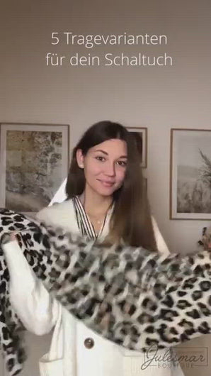 Breiter Schal Tuch für Damen aus Viskose mit Leopardenmuster.